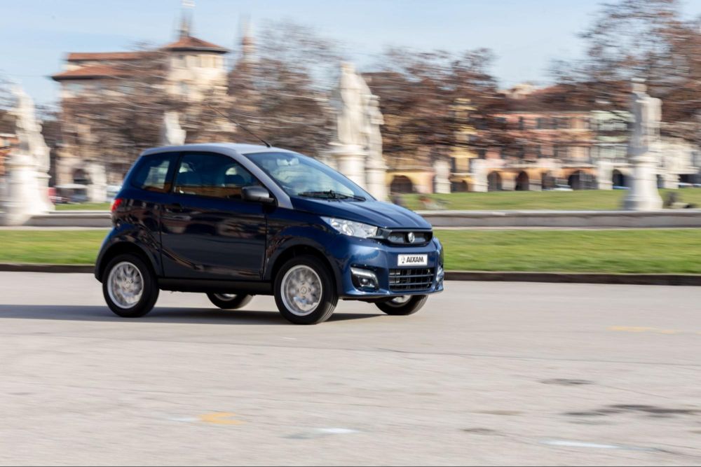 Coche sin Carnet AIXAM por la ciudad