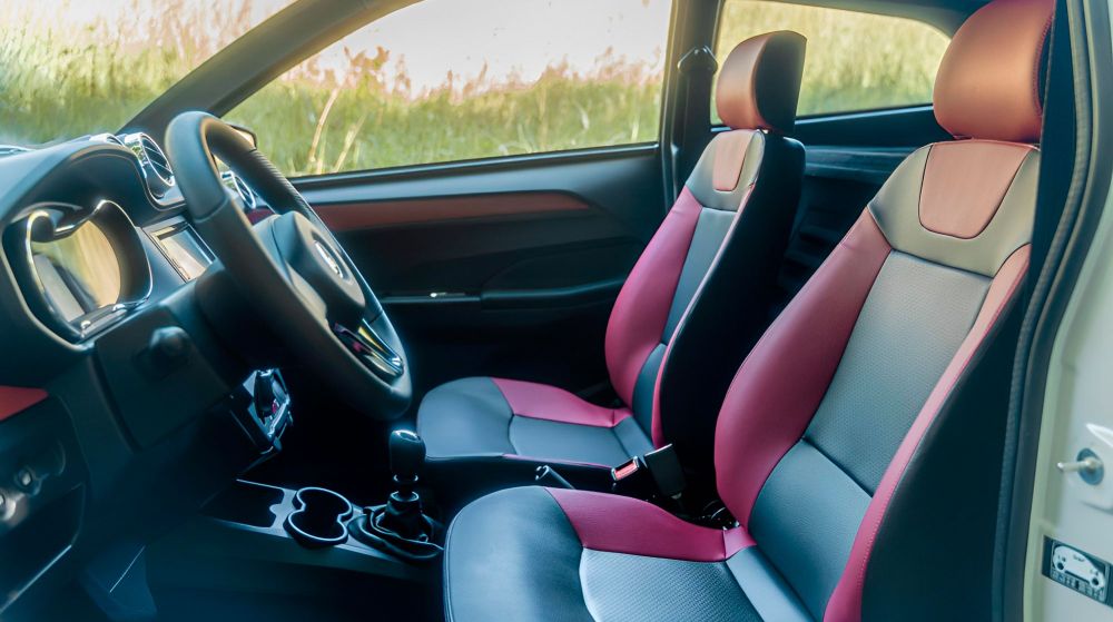  Interior espacioso de un Coche Sin Carnet AIXAM
