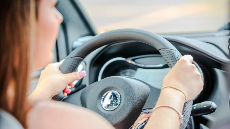 Coches  Sin Carnet CUTSPO_DETZ_BLC_JPG.jpg