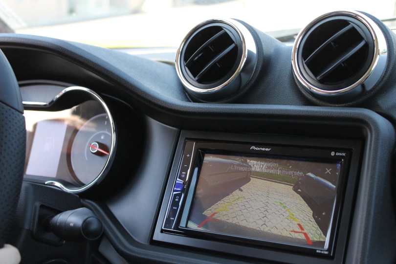 Coches  Sin Carnet CROEVO_DETZ_INT.JPG